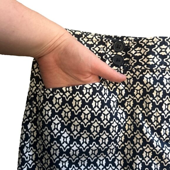 NWOT Ann Taylor Women's Navy Blue and White Geometric Pattern Mini Skirt, Size 4 - Picture 3 of 6